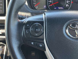 ステアリングスイッチ付きで運転中、前方から目線をそらすことなく、オーディオ等の操作が可能です!