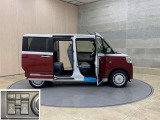 ウェルカム機能付き電動スライドドア。降車時に設定しておけば近づくだけでドアが自動でオープン!とても便利な機能です☆☆