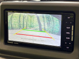 【バックカメラ】駐車時に後方がリアルタイム映像で確認できます。大型商業施設や立体駐車場での駐車時や、夜間のバック時に大活躍!運転スキルに関わらず、今や必須となった装備のひとつです!