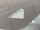 【i-ACTIVESENSE】走行中に前方の車両等を認識し、衝突しそうな時は警報とブレーキで衝突回避と被害軽減をアシスト。より安全にドライブをお楽しみいただけます。