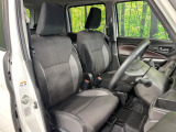 運転席まわりには十分なスペースがあり、大柄な方でもゆったり運転していただける環境です。
