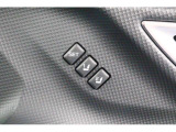 運転席のポジションを2つ、記憶させることができます。ボタンを押すと設定したポジションに電動で移動します。
