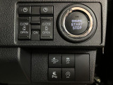 スライドドアは運転席のスイッチでも操作が可能!人を迎え入れる際など便利です♪