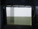 【ロールサンシェード】日差しを和らげ、プライバシー保護にも役立ちます。