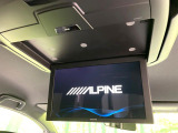 【フリップダウンモニター】家族や友人とお出かけする機会が多い方に大人気のフリップダウンモニター!大画面モニターで車内はエンタメ空間!退屈しがちな長距離ドライブも楽しい時間に変わります!