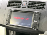 【純正ナビ】人気の純正ナビを装備しております。ナビの使いやすさはもちろん、オーディオ機能も充実!キャンプや旅行はもちろん、通勤や買い物など普段のドライブも楽しくなるはず♪