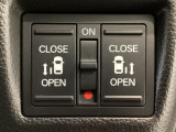 【両側パワースライドドア】両側がパワースライドドアになっており、運転席のスイッチやスマートキーでも開閉が可能です!開口部も広いので乗り降りも楽々♪