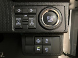 リヤのスライドドアを電動で開閉することが可能になっています☆運転席からもリモコンキーからもドアのハンドルからも開閉が可能です☆