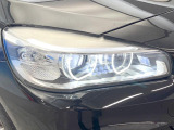 ●LEDヘッドライト:夜間走行時も良好な視界を確保し安心して運転できる高輝度LEDヘッドライトを装備!点灯速度が早く、消費電力も抑えられています。