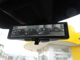 スマートルームミラーを装備しております。バックドアにカメラがついているので荷物を積んでいる場合や人を乗せていても視界良好です