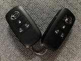 電子カードキーを携帯していれば、ドアハンドルやバックドアのリクエストスイッチを押すだけでドアの施錠・解錠が出来ます♪もちろん 遠隔操作も可能です!盗難防止のイモビライザー機能装備ですよ ☆