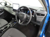 シンプルで使いやすいデザインの運転席です。