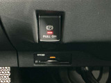 パーキングブレーキは電動式、その下にはビルトインタイプETC2.0車載器があります。