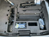 パンク修理剤とエアーコンプレッサーと車載工具も完備!!