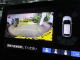 リアカメラのお写真です。駐車が苦手な方でもラクに駐車が行えますね。