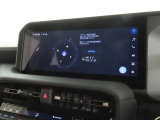 メーカー装着のディスプレイオーディオを装備しております。