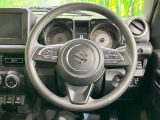 インテリアに合わせたデザインのステアリングは、運転される方のことも考え、運転しやすい形状、大きさです。是非一度、実際に触ってお確かめください。