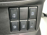 スライドドア開閉スイッチ☆運転席からスイッチ一つでスライドドアを開閉できますよ☆家族が乗り込む時に開け閉めして便利