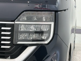 LEDヘッドライトは、点灯の瞬間から最大光量を発揮し、突然暗くなるトンネルなどでの安定感を高めます。