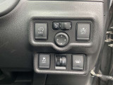 ハンドル右奥には各種設定スイッチがあります。運転者がスッと手を伸ばせば操作できので便利です。