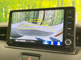 【バックカメラ】駐車時に後方がリアルタイム映像で確認できます。大型商業施設や立体駐車場での駐車時や、夜間のバック時に大活躍!運転スキルに関わらず、今や必須となった装備のひとつです!