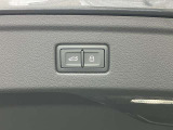 オートマチックテールゲート装備 ボタン一つでリアゲートの開閉が可能です。