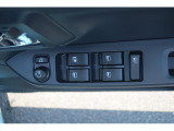 運転席側パワーウインドウは、オートアップ&ダウン機能付き。ワンタッチで自動開閉できます。開閉操作をロックする事も出来ます。