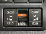 【両側パワースライドドア】スマートキーや運転席のスイッチで後席両側スライドドアの開閉が可能♪電動だから力を入れてドアを開ける必要が無く、小さなお子様でも簡単に開け閉めでき快適です♪