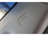 サイドカーテンエアバッグシステムは、側頭衝突時に頭部や頸部を広い範囲で保護し車両側面からの安全性を高めてくれます。
