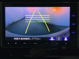 バックでの車庫入れも安心です! リアカメラが付いているバックモニター付のナビを装備しております。操作線もついており距離感も画面から確認できます。