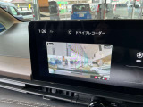 前後ドラレコが装備されています。ナビげーションと連動はもちろん後方撮影もできるので、あおり運転や後方からの追突事故への対策になります。