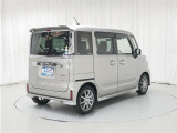 バックカメラも搭載しております。狭い駐車スペースでの安心です♪