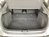 リアシートも簡単格納ができ、大きな荷物もらくらく収納できます!