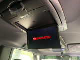 【フリップダウンモニター】大画面モニターで後席でもエンタメをお楽しみいただけます。小さなお子様にも大人気の装備です♪