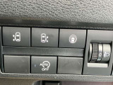 左右オートスライドドア装備。開口部も広くとってります。狭い駐車場、雨の日での乗り降りもしやすくなります。今や人気の装備の一つです!