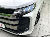 【LEDヘッドライト】悪天候や夜間走行時も良好な視界を確保し安心して運転できる高輝度LEDヘッドライトを装備!点灯速度が早く、消費電力も抑えられています。