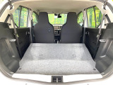 普段のお買い物や通勤、送迎等に十分な荷室スペースを確保しております。セカンドシートを倒すと、大きな荷物の積載も可能です♪