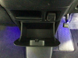 【グローブボックス】収納スペースが沢山あるので車内が散らからずに助かります。ちょっとした物を入れるのにいいですね♪