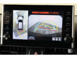 パノラミックビューモニター付きです。車両を上から見たような映像をディスプレイオーディオ画面に表示。運転席からの目視だけでは見にくい、車両周辺の状況をリアルタイムでしっかり確認できます。