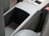 ■Audiでは独自の基準をクリアした車だけをAudi認定中古車として認めています。条件を満たした車だけが、認定資格を持つテクニシャンの手による100項目にも及ぶ点検・整備を受け、お客様のもとへ届けられます。