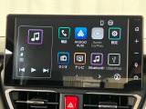【9インチスマホ連携ディスプレイオーディオ】 対応しているスマホアプリを大画面で使えます!フルセグテレビやラジオの視聴、Bluetooth接続による音楽鑑賞、ハンズフリー通話なども利用可能です。