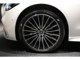 メルセデスの認定中古車「サーティファイドカー」では、万一お車が故障した場合も、ご購入後1年間もしくは2年間※は走行距離にかかわらずメルセデス・ベンツ正規サービスネットワークで無料修理いたします