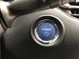 エンジンスタートスイッチです。キーが車内にあれば、エンジンの始動や停止はスイッチを押すだけ!キーを取り出す手間を省き、ワンプッシュで操作できるので簡単でスムーズです。