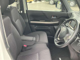 高めのヒップポイントで見晴らしが良く、運転もしやすいですよ☆運転席アームレストがついているので長距離運転時の疲労軽減になりますよ☆