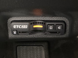 ハンドルの左下にETC2.0がついています。高速道路の料金所の通過も楽々です。 カードの取り出しもしやすい場所についています。