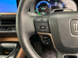 運転中、オーディオの操作をしてて、ハッとしたことはありませんか?ステアリングスイッチは、運転中でもハンドルでオーディオの操作が可能です。安全なドライブをサポートします。