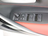 操作のしやすいパワーウィンドウのスイッチです。