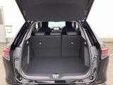 広々としたカーゴスペース。週末のお買い物や長期旅行のたくさんの荷物も積載できます。