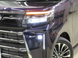 LEDヘッドライトです。デザイン性がよくとても明るいので、夜間の走行や悪天候でも安心です。しかも長寿命!