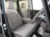 運転席のスペースはゆったりしていて、視界も広く確保されているので普段の運転からロングドライブまで快適です。